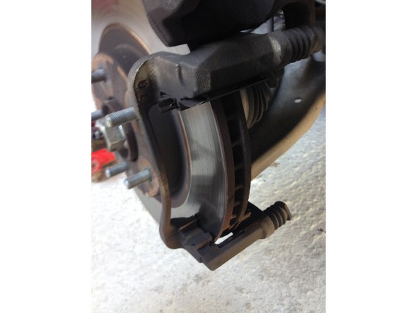 Retirer les anciennes plaquettes en les faisant translater sur le coté