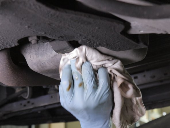 Passer un coup de chiffon pour nettoyer les résidus d'huile