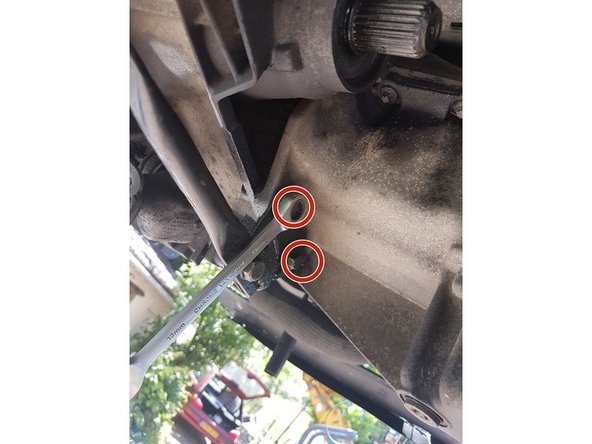 Au fur et à mesure que vous dévisserer la boite, vous commencerez à voir le volant moteur.