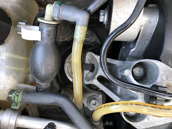 Dévisser à l’aide de la douille de 16 les 3 boulons du support côté caisse ( image 2)