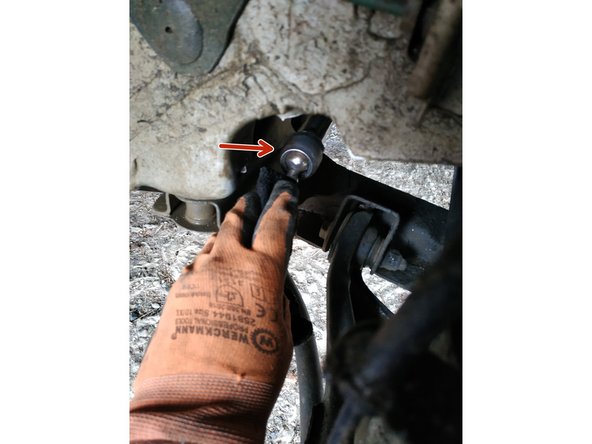 nettoyer la rotule intérieure avec un chiffon