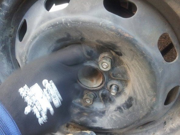 Remontez vos roues, serrez les au couple, et éliminez les déchets en déchetterie (liquide de frein, flexibles, etc.).