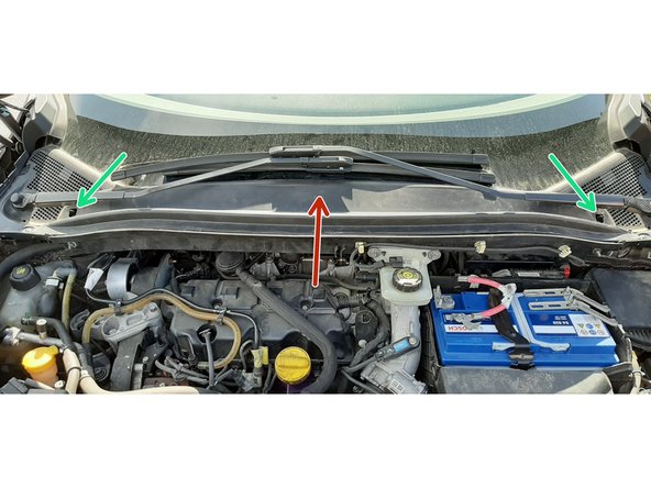 appuyer sur les clips de chaque côtés pour libérer le carter,