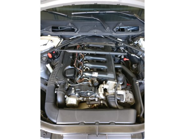 Sortir le cache moteur principal, le second ne peut pas sortir pour l'insant