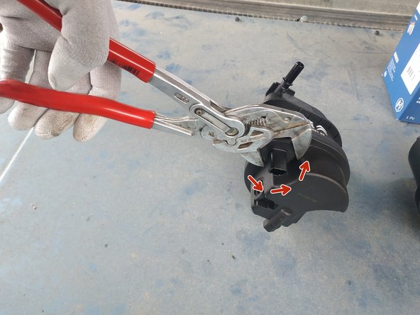 Si le nouveau filtre n'a pas le réchauffeur (partie électrique), il va falloir le récupérer sur l'ancien.