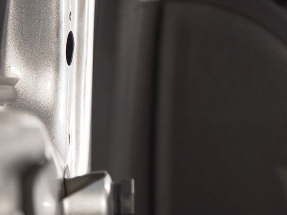 Tirer sur le guide du connecteur pour le libérer