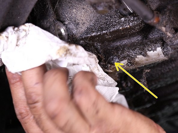 Un suintement d'huile de boite est probablement à l'origine d'une usure prématuré des caoutchoucs du support