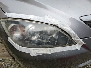 Polissage des phares sur une mazda 3