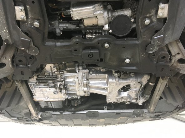 Retirer la plaque sous moteur