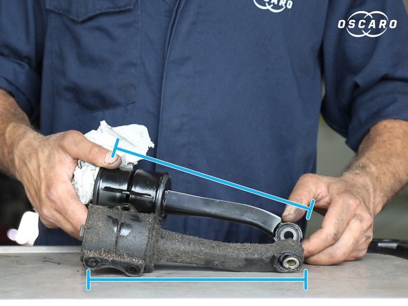 Comparer les dimensions ainsi que la forme de l'ancien et du nouveau support moteur