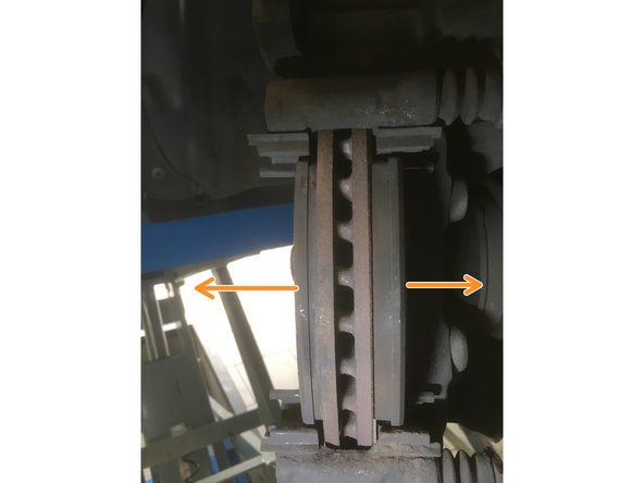 Retirer les anciennes plaquettes de frein