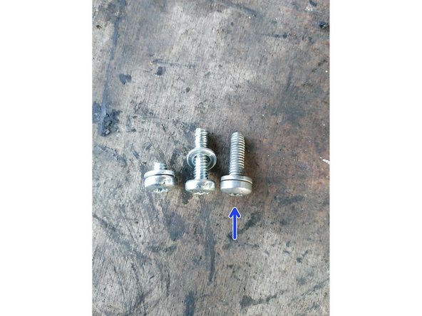 dans mon cas, les vis neuves ne valaient pas les vis d'origine, j'ai donc réutilisé ces dernières