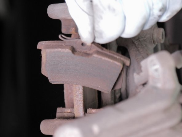 Retirer les 2 plaquettes de frein