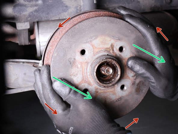 Tournez tout en tirant vers vous pour retirer le tambour