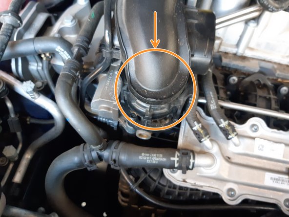 Serrer le câble du capteur attenant au tuyau plastique du turbo-compresseur