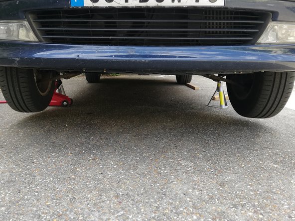 Serrer les boulons des roues