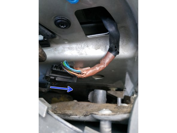 Il y a des détrompeurs donc un seul sens possible.