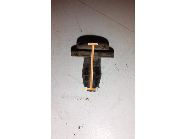 Clips en position fermé, la partie du centre est rentrée et gonfle les parties extérieur. Dans cette position on ne peut pas le démonter.