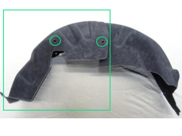 Retirer les vis champignon en platisque de la partie avant du garde de boue.