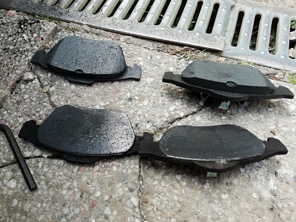 Comparaison entre les anciennes plaquettes et les neuves.