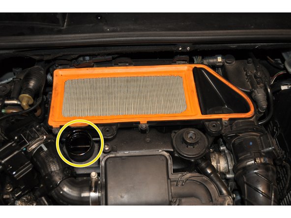 Utiliser une clé de 10 mm