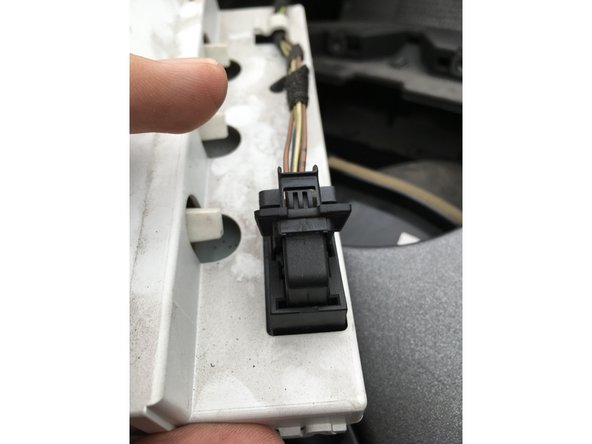 Rebranchez l'afficheur dans le véhicules.