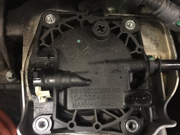 
Screw in the 4 T30 screws
