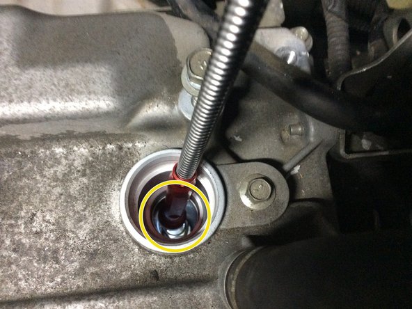 Utiliser une pince griffe pour attraper la bougie.Si vous avez pas de pince griffe, un bout de tuyau et tout aussi efficace, et ce relèvera plus pratique pour le remontage des bougies.