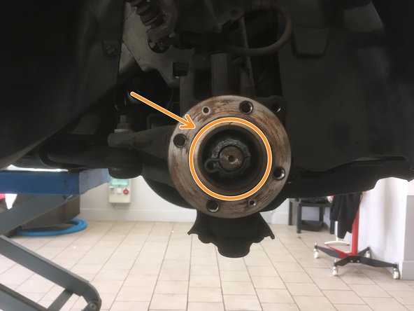 Nettoyer la porté du moyeu à l'aide de papier a poncer