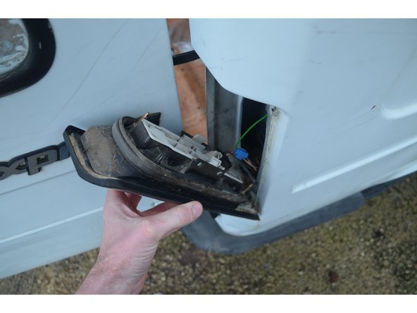 Faites basculer le feu en tirant doucement dessus.