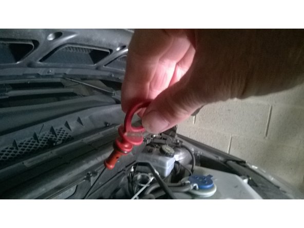 Tirer sur la jauge pour la faire sortir.