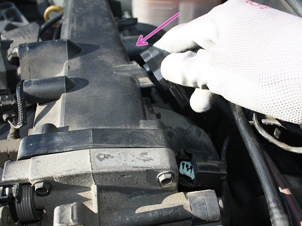 Positionner le capteur sur le collecteur et appuyer assez fort afin de bien l'insérer.