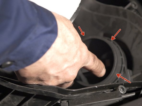 Replacer le filtre à air sur son emplacement