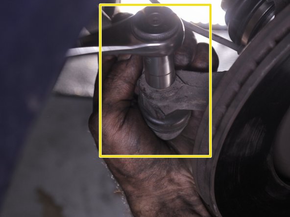 Si le serrage est impossible car la rotule tourne dans le vide , placer un cric sous la rotule pour la bloquer