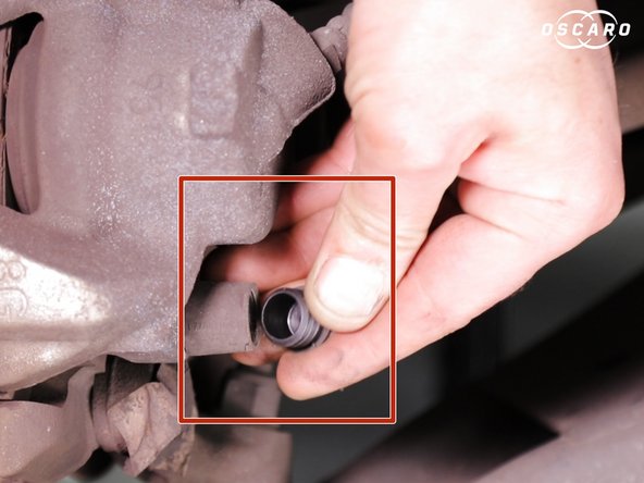 Retirer les 2 capuchons de colonettes derrière l’étrier