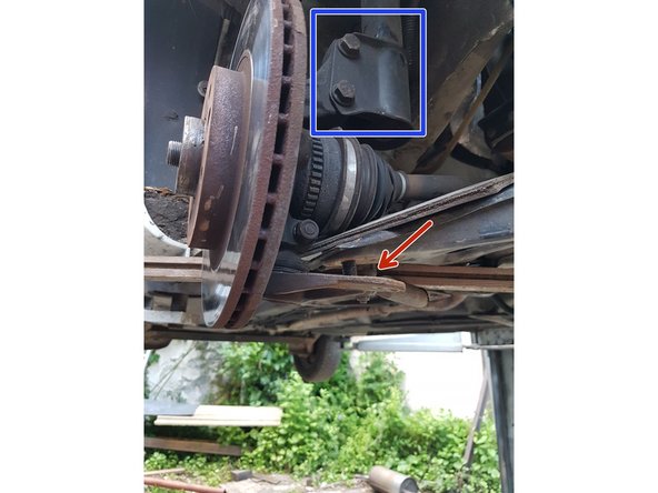 Ensuite écarter la rotule avec le triangle de direction.