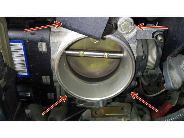 Retirer les 4 boulons du boitier papillon