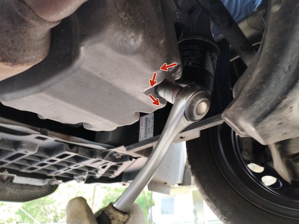 débloquer le bouchon à l'aide d'une clé de 14 mm