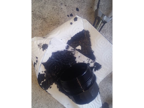 Une fois le filtre dans les mains, démonter le filtre papier