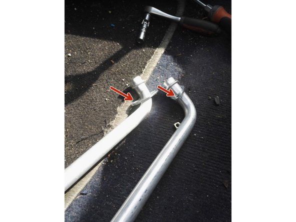 Enfiler la bride dans les durites