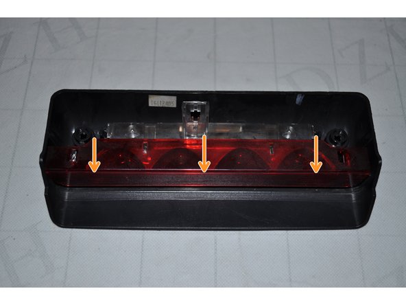 Remettre en place le cache rouge.