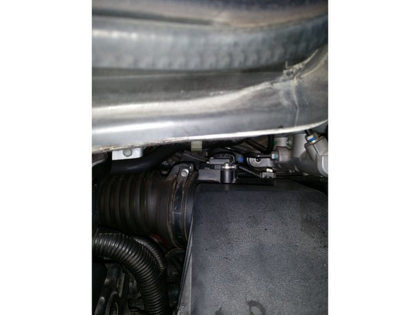 A l'aide d'un tournevis plat, déclipser le capteur