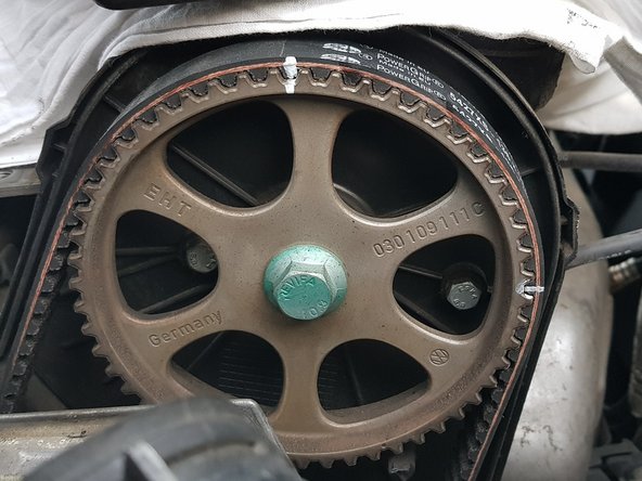 Remontez la courroie en faisant coïncider les repères.