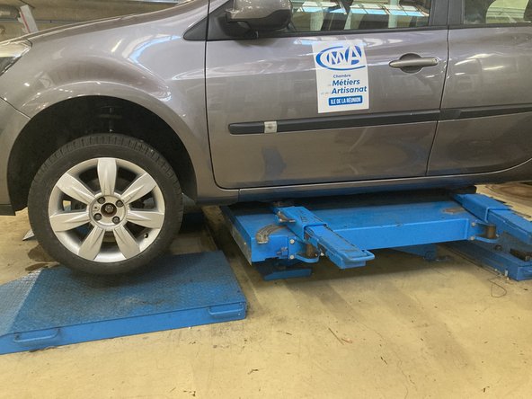 R&eacute;novation d&rsquo;&eacute;tirer frein avant sur Clio 3