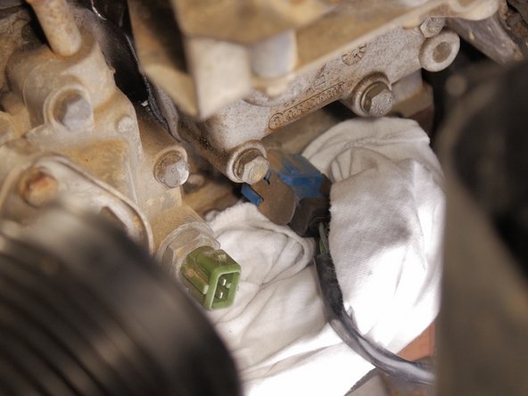 
Place a rag under the probes to absorb any coolant leaks.
