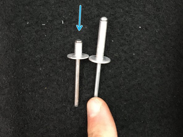 
I chose standard rivets with a short head because they are sufficient to fit into the fairly thin bodywork.
