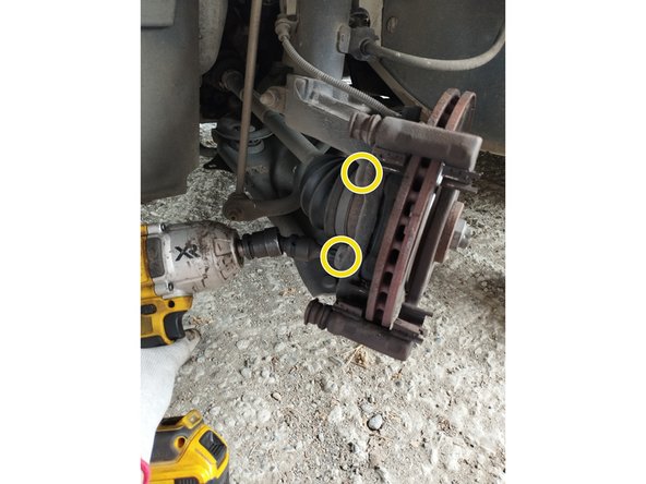 dévisser les 2 vis de maintien du porte-étrier, clé torx T55