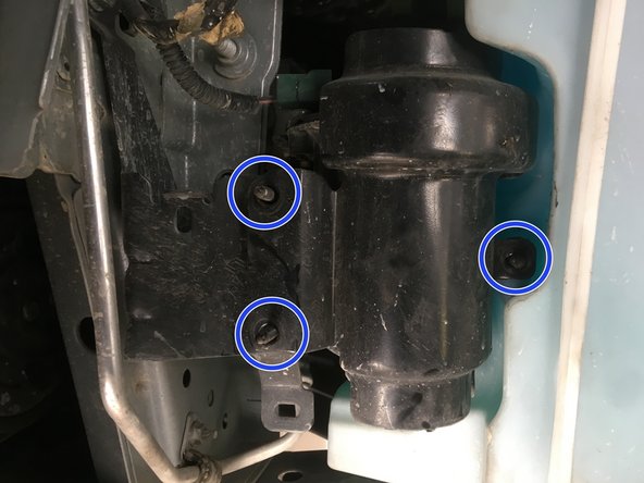 Serre les 3 vis de 10