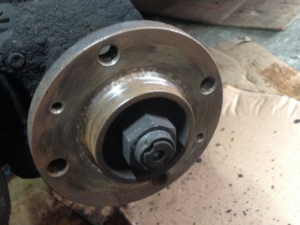 
Clean the hub using a wire brush or sandpaper
