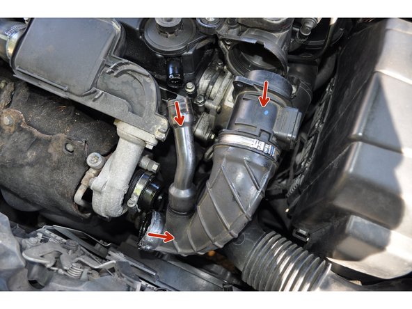 Retirer la durite de ses trois points de branchement